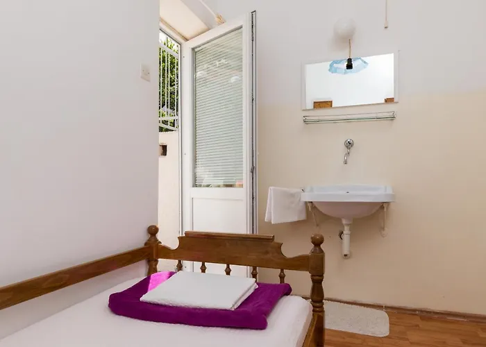 Economy Single Room